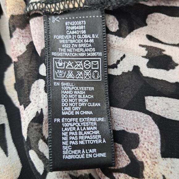 Forever 21 3/4 Sleeve 1/4 Button Pleated Front Top - Picture 4 of 9